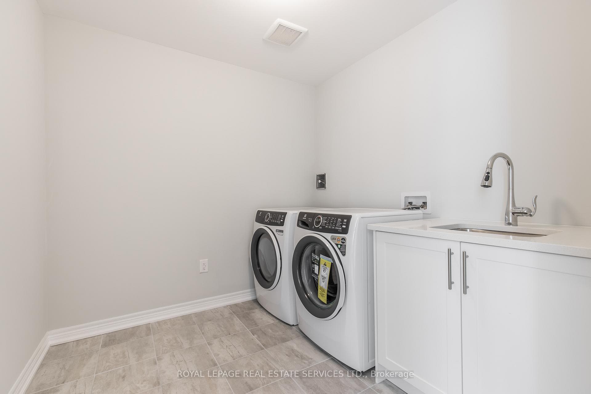 116 Cornell Centre Boulevard photo 21