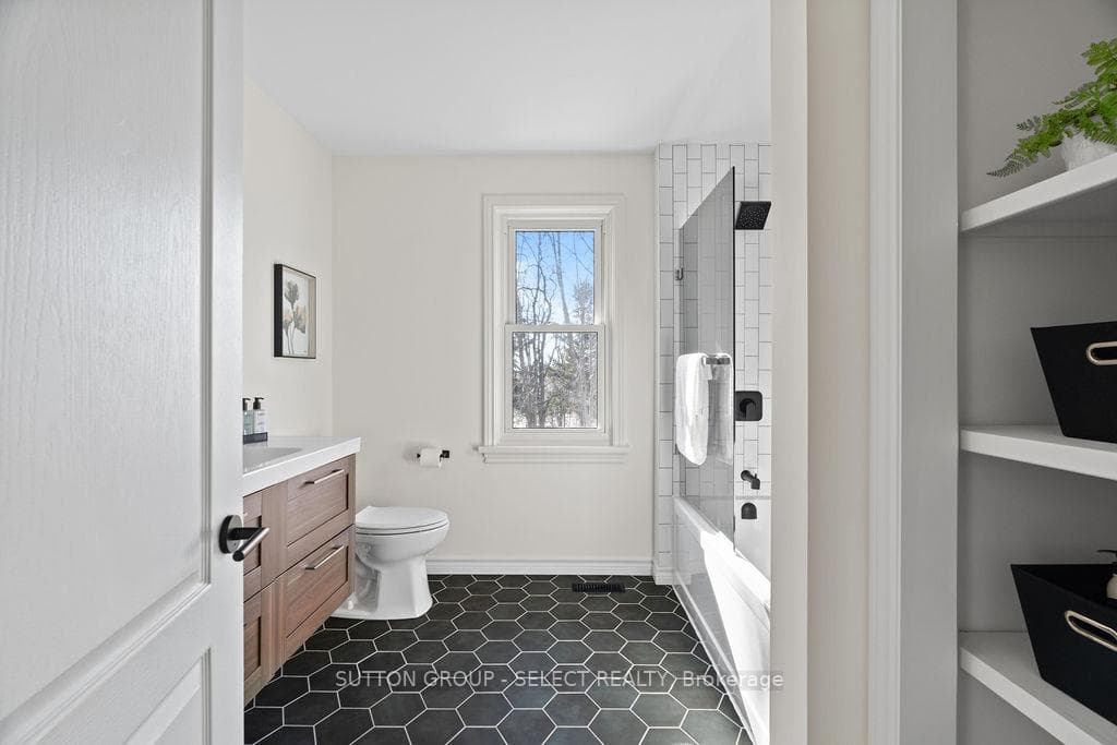 4 WATERLOO Street photo 21