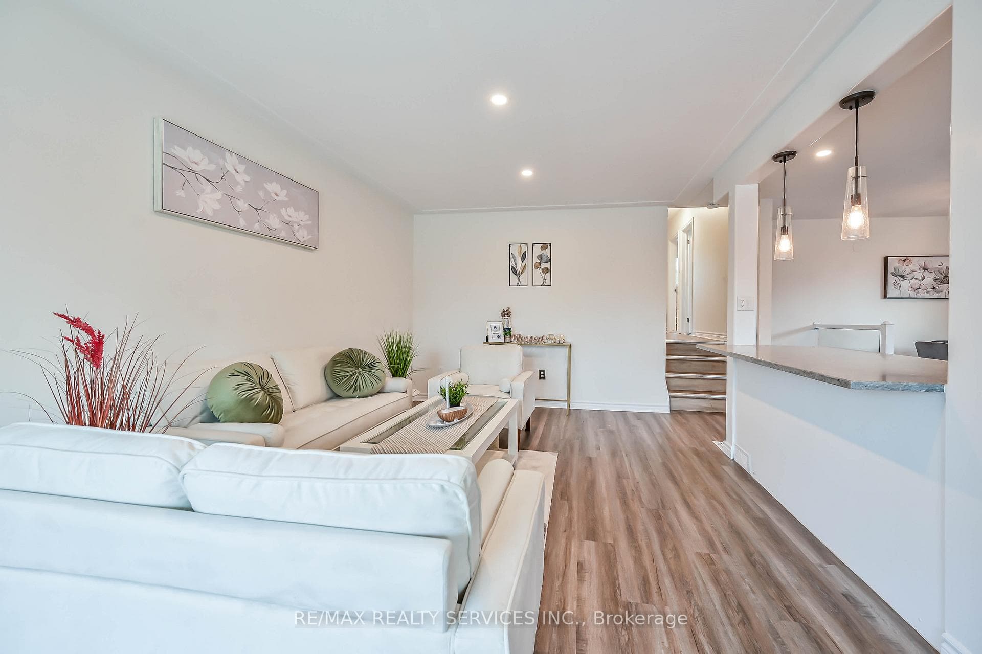 10 Windrush Crescent photo 18