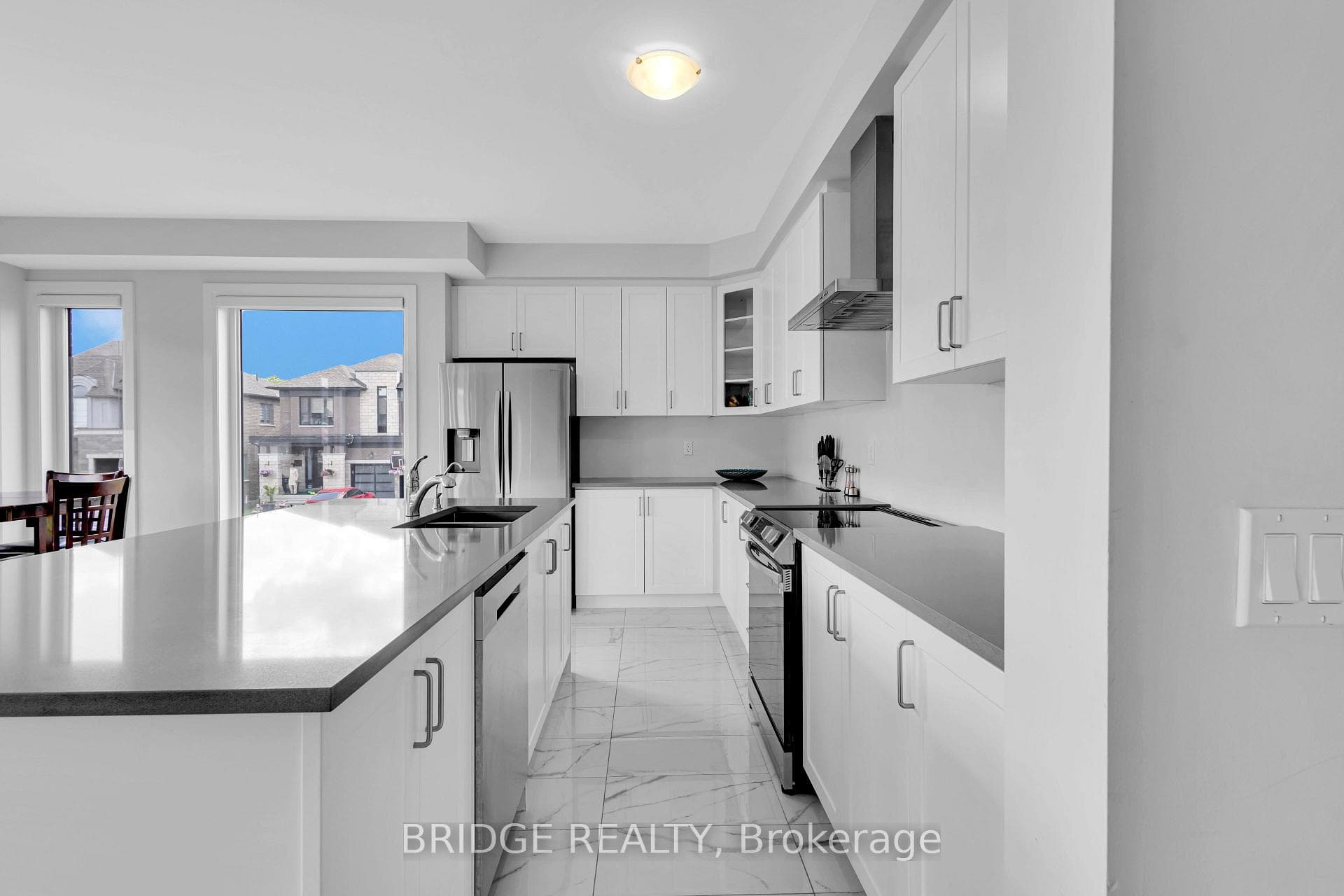 138 Prince Charles Crescent photo 11
