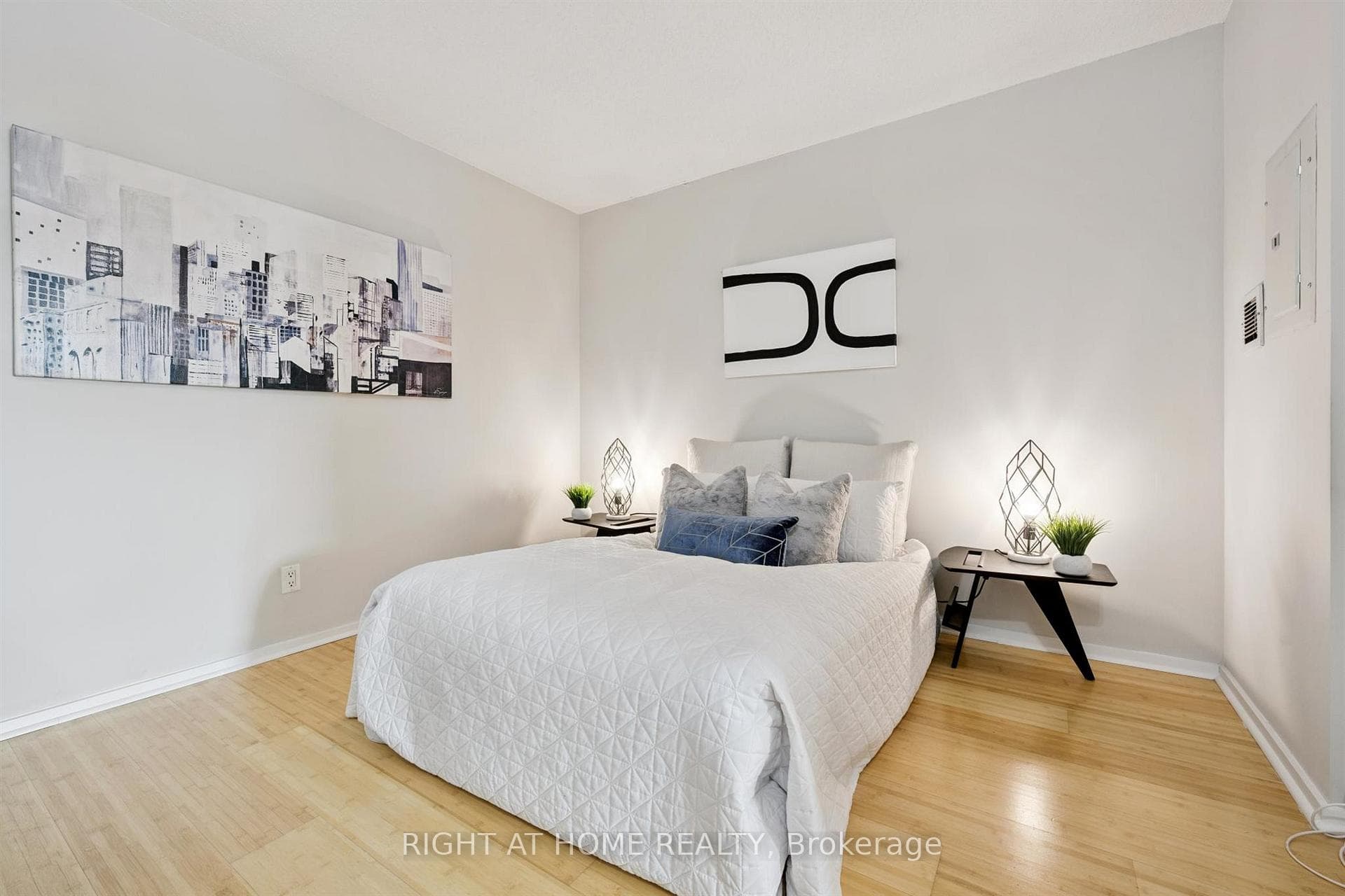 Den? Office? Studio? or 2nd bedroom