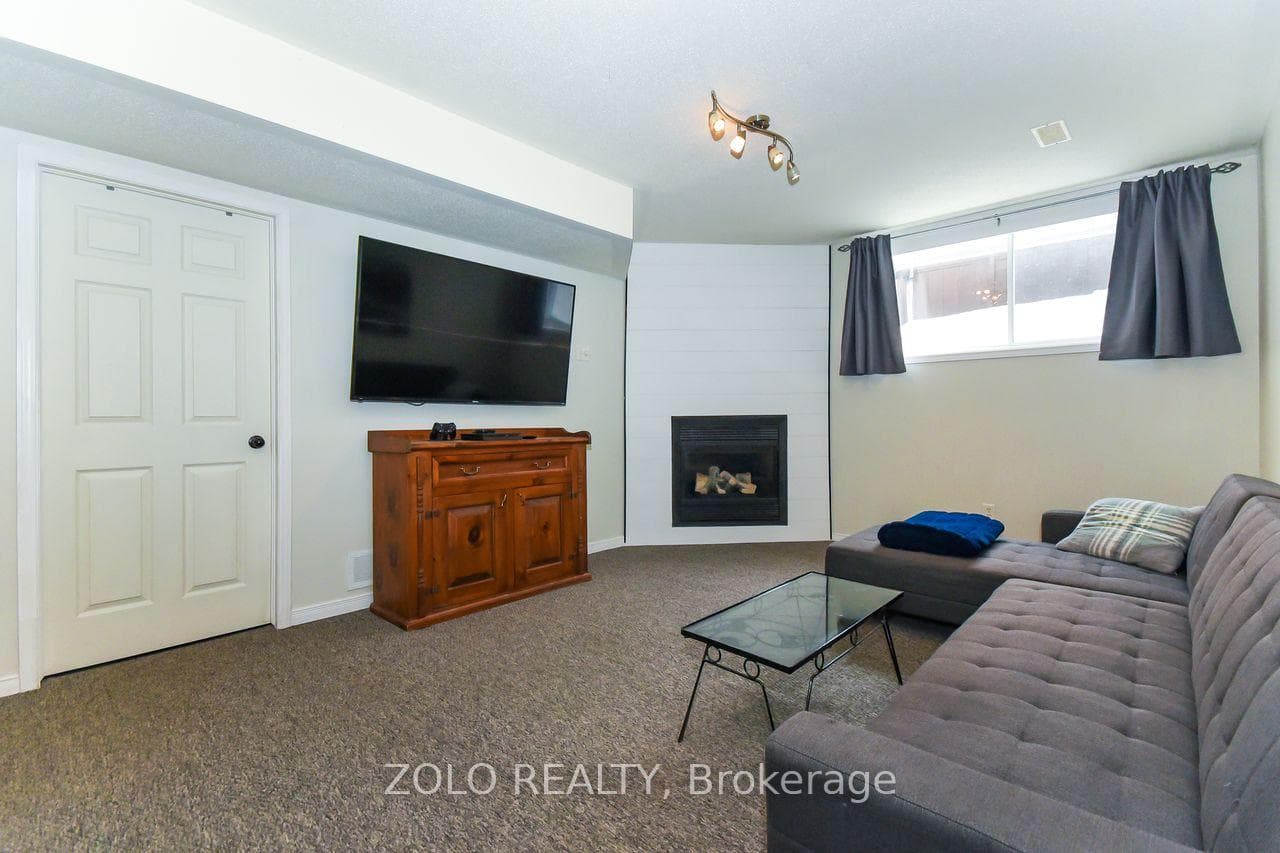 2075 Hiboux Street photo 22