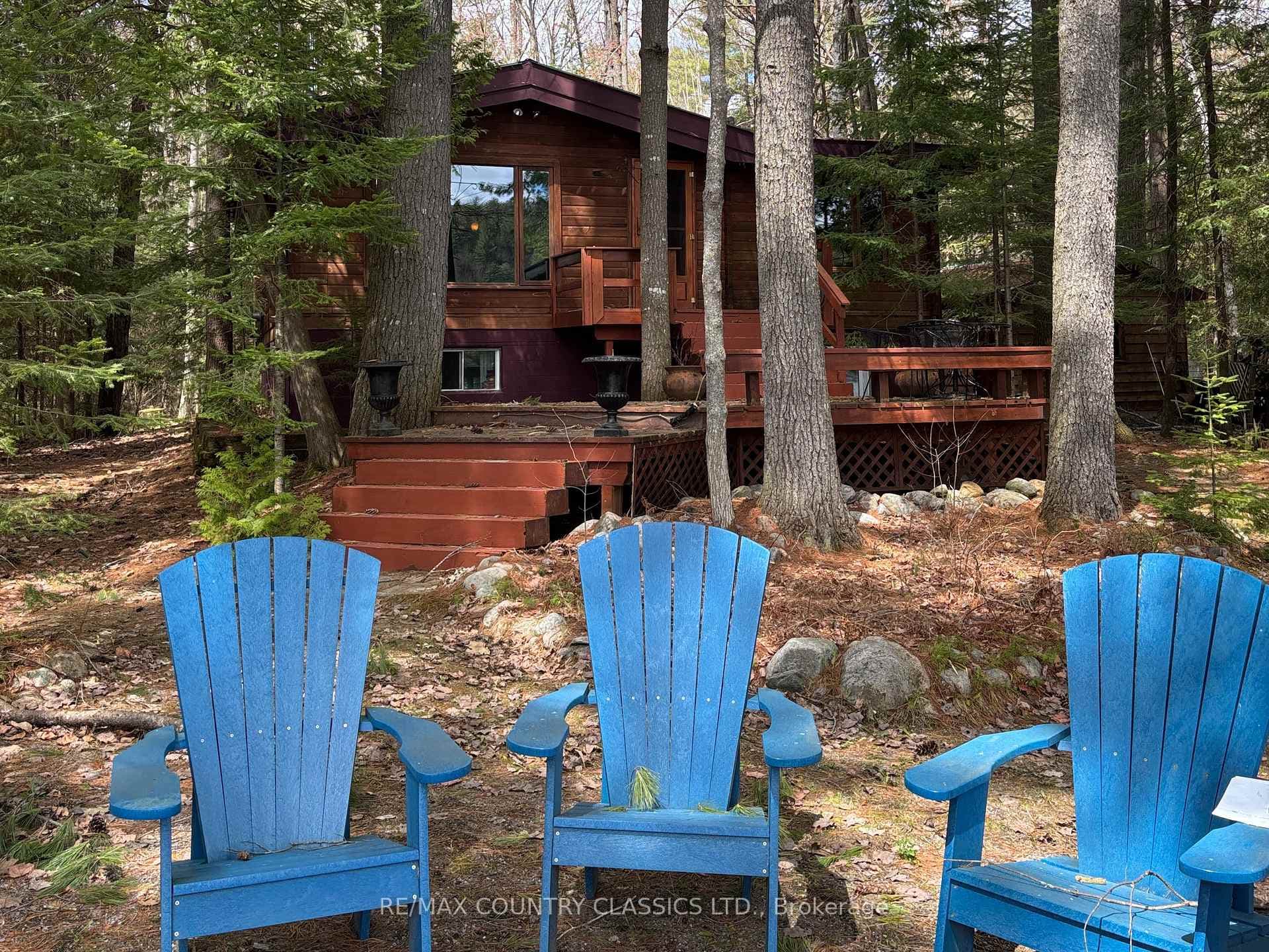Beautiful Front Deck Walkout