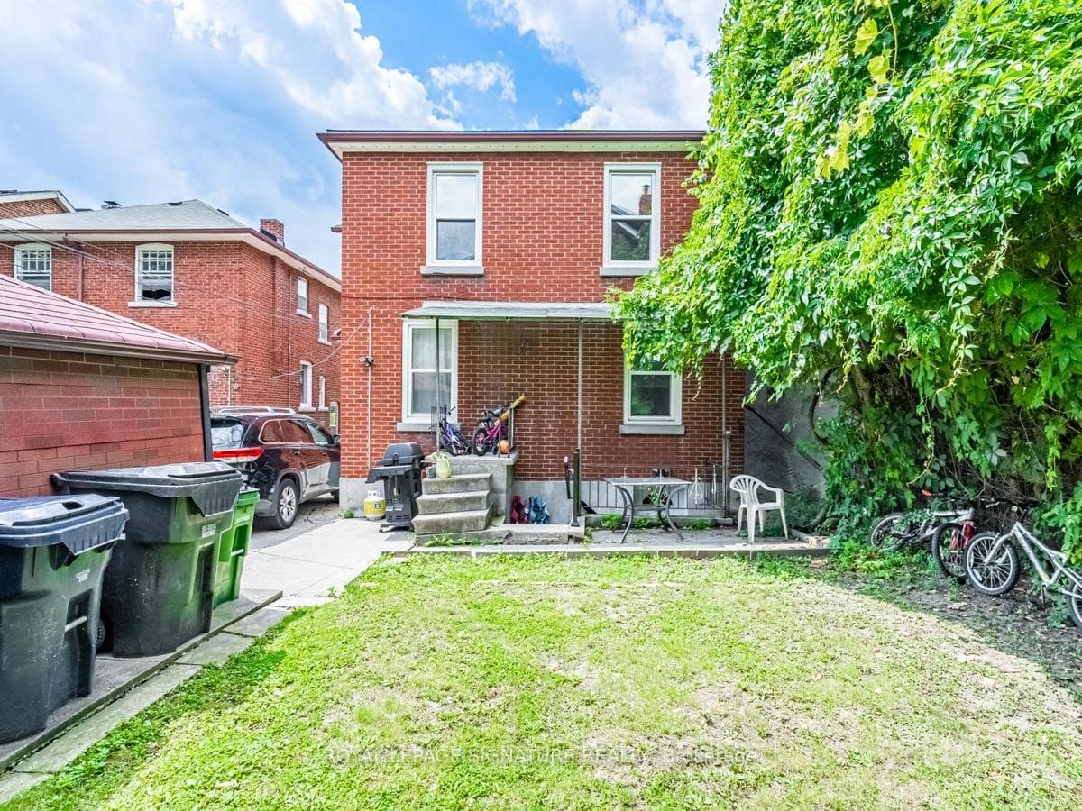 Shared Yard