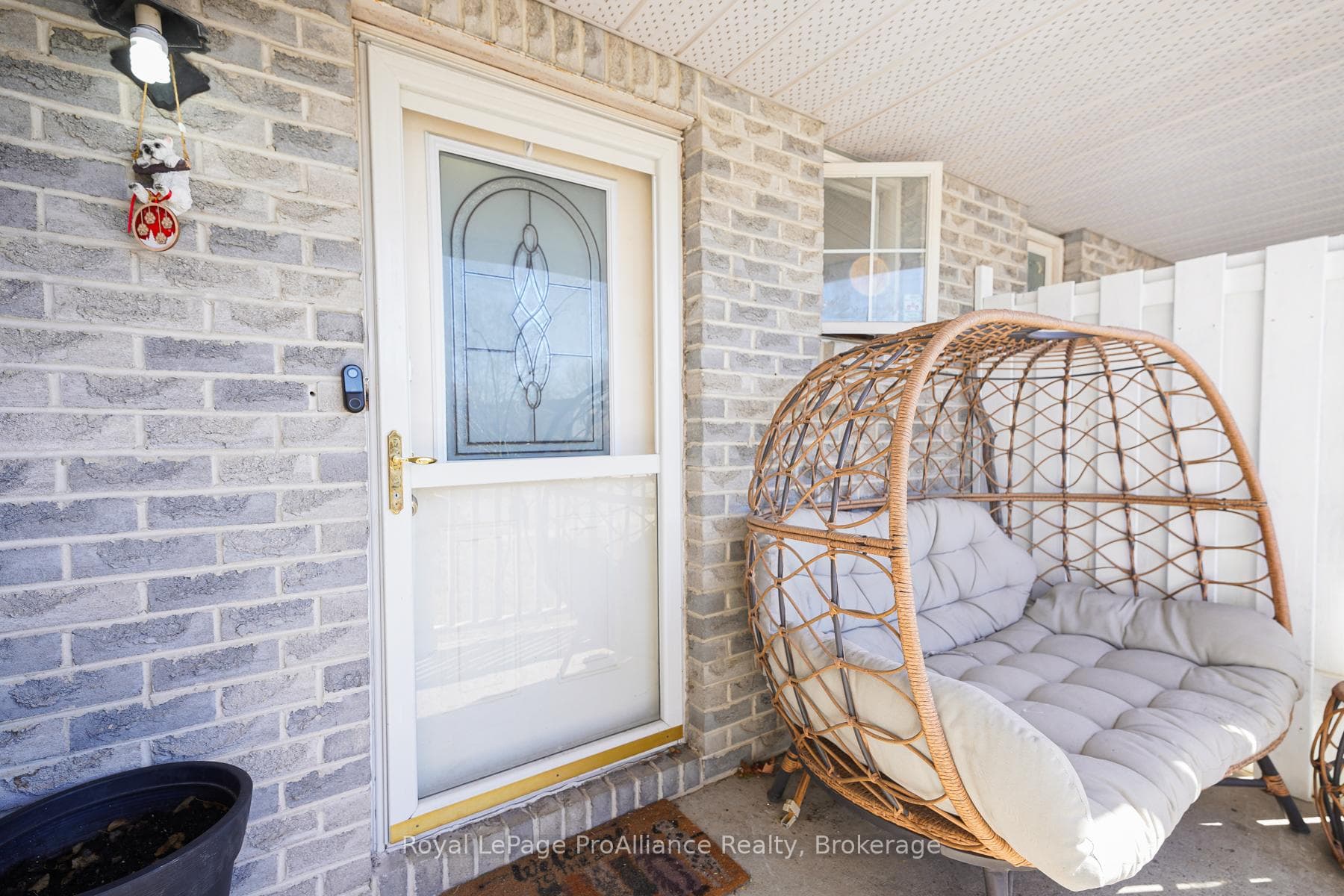 790 Littlestone Crescent photo 4