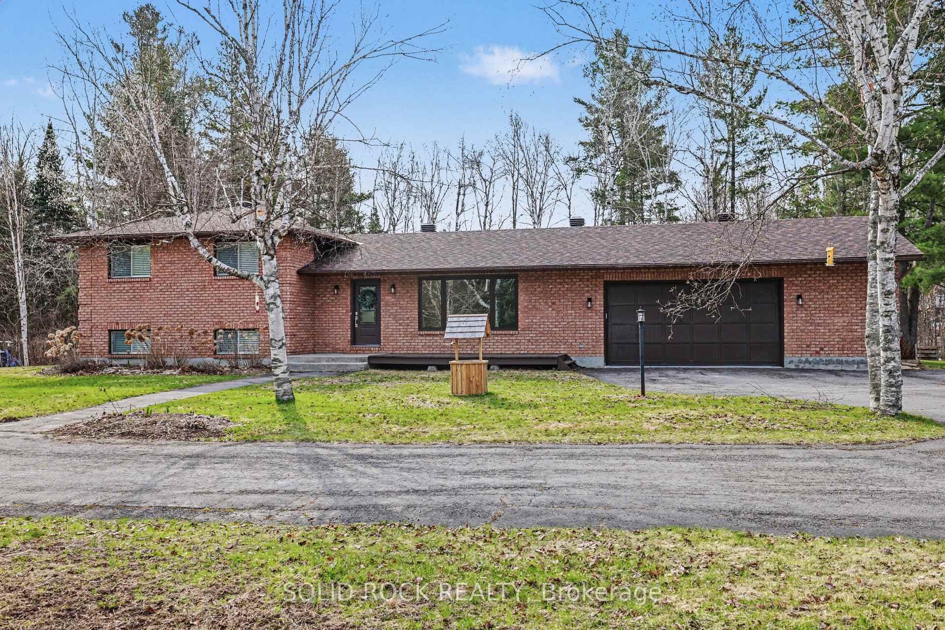 All brick 3+1 detached home just 15 mins to CTC