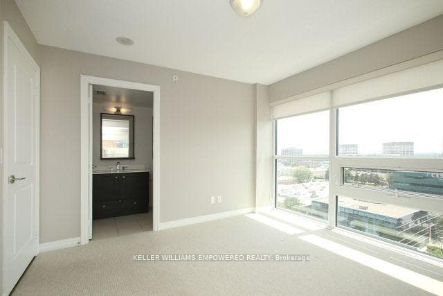 Bright Primary Bdrm W/ 4 Pc Ensuite & W/I Closet
