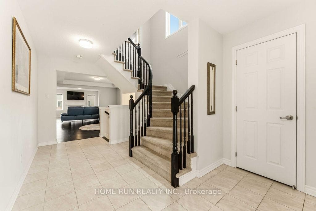 830 Regulus Ridge photo 3