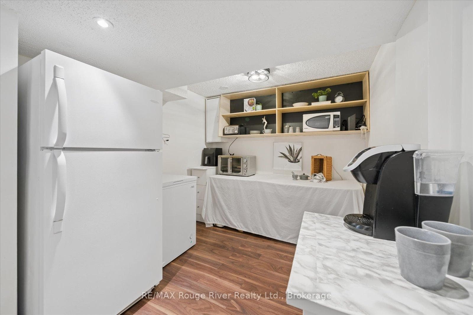 702 Gilbert Street photo 40