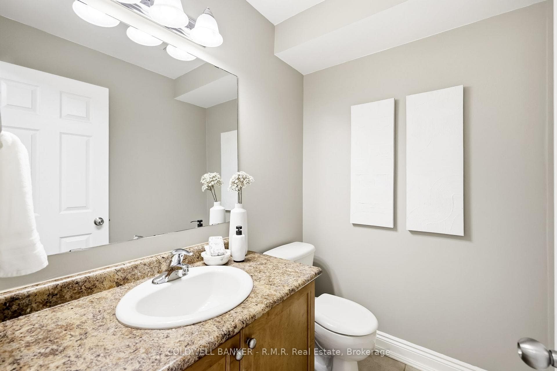 1244 Ashgrove Crescent photo 25
