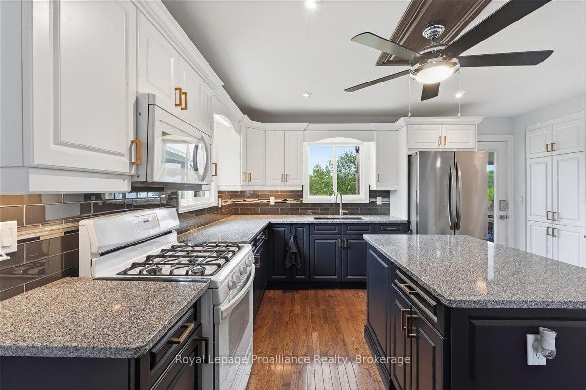 229 Henry Street photo 13