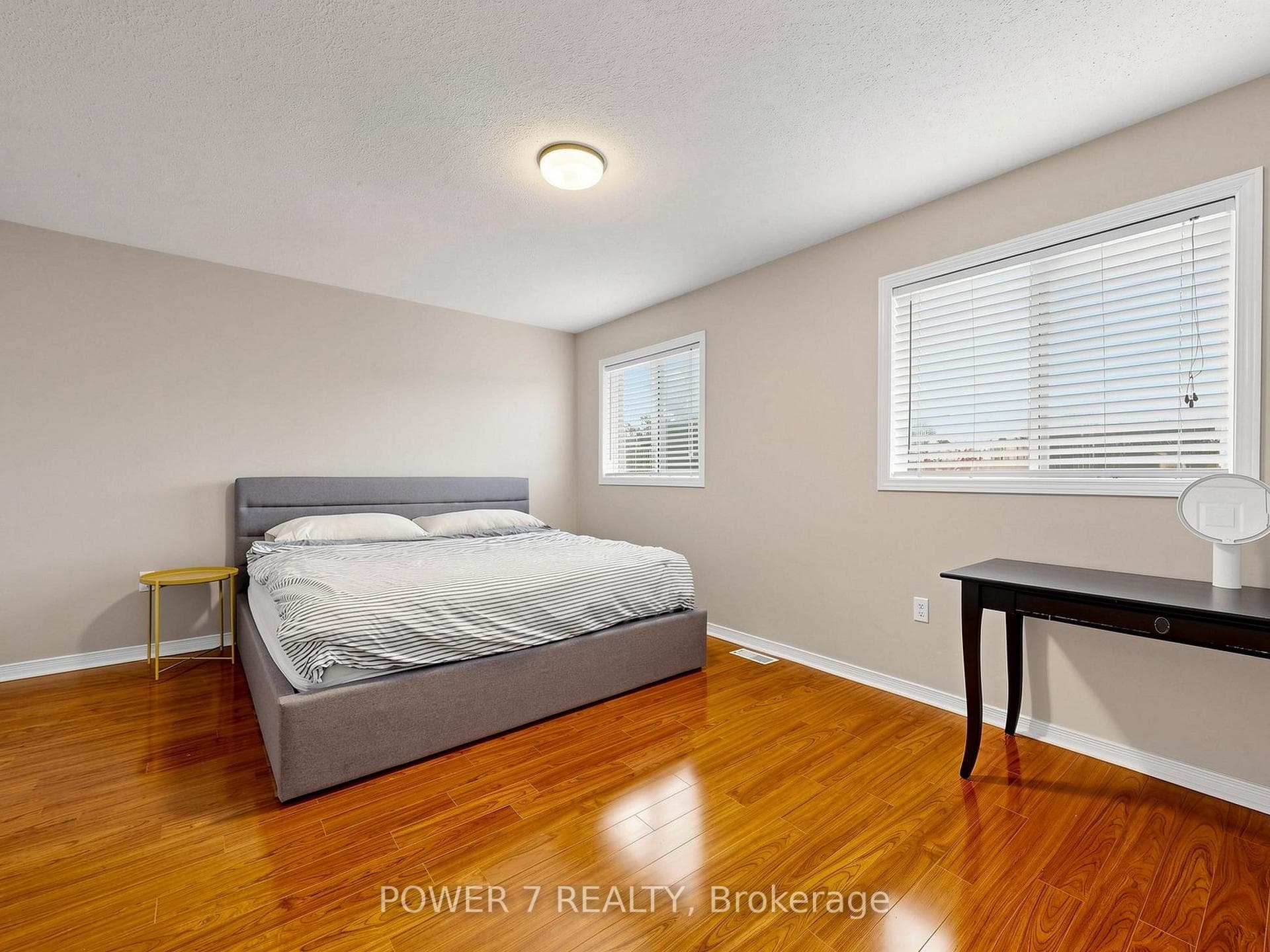 117 St Urbain Drive photo 25