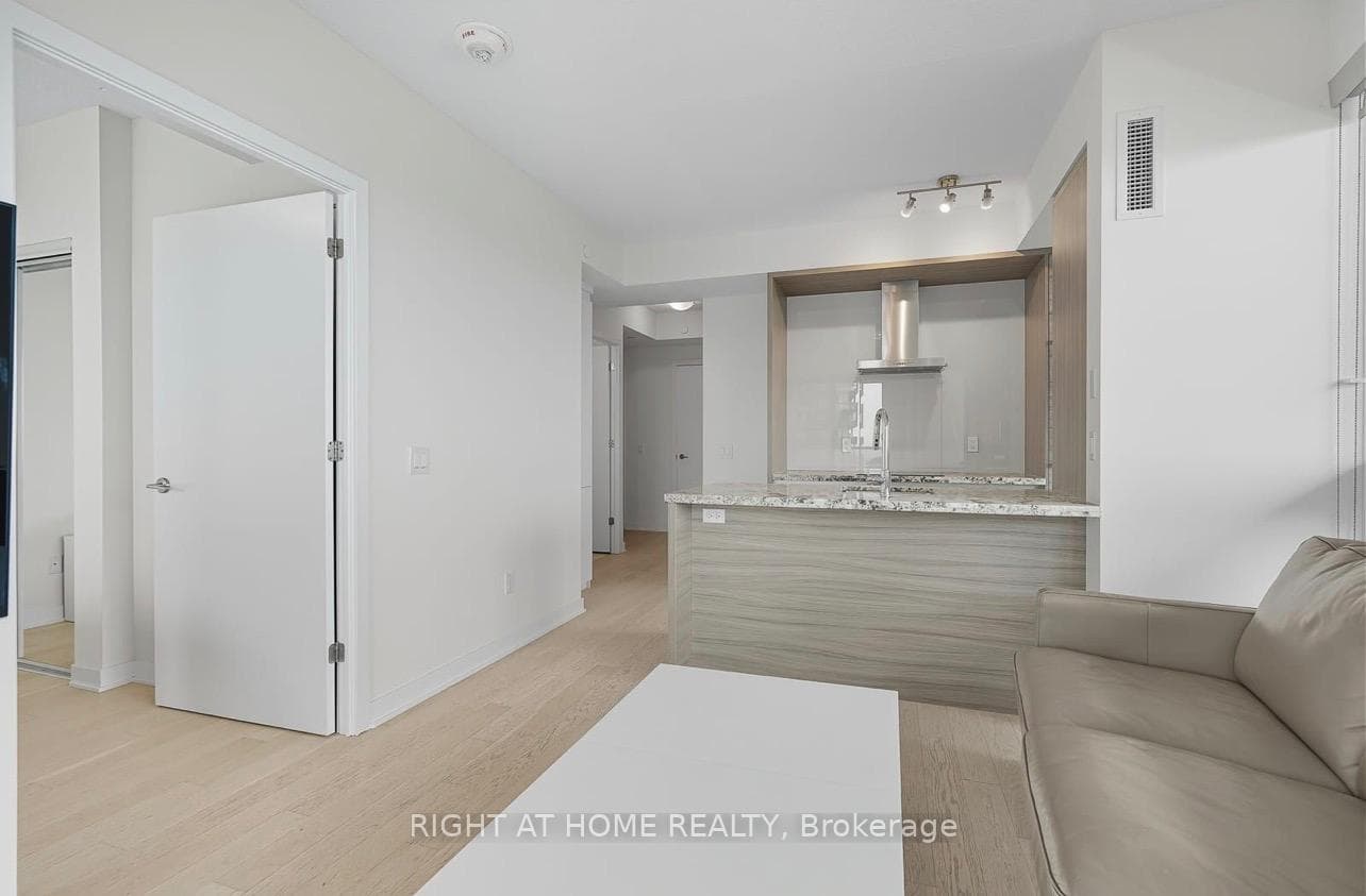 2221 Yonge Street Unit 3109 photo 8