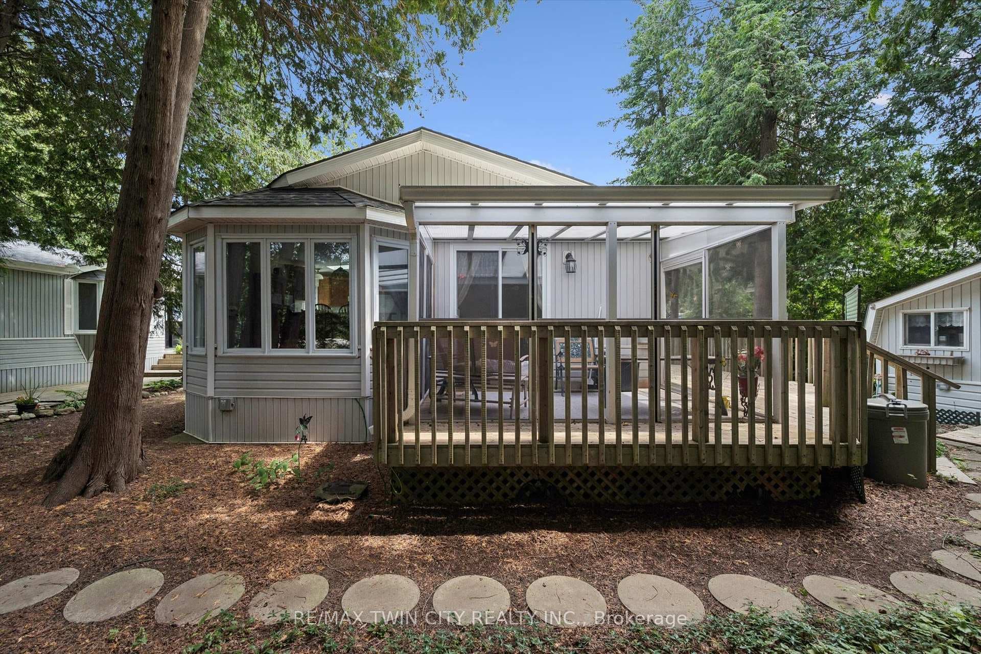 4 Spruce Avenue photo 22