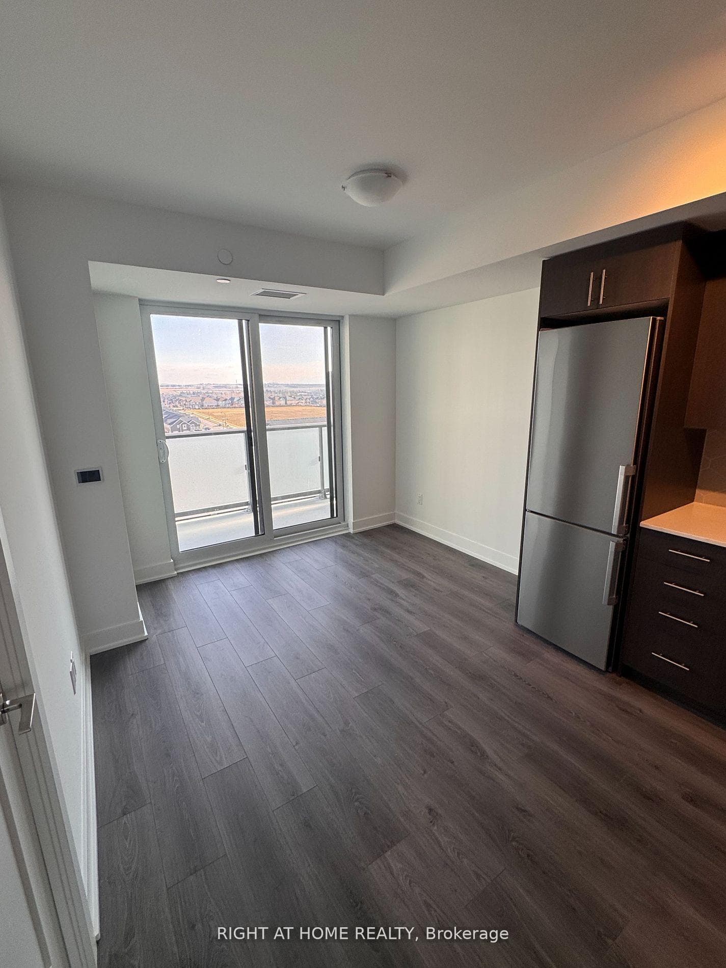 2545 Simcoe Street Unit 701 photo 9