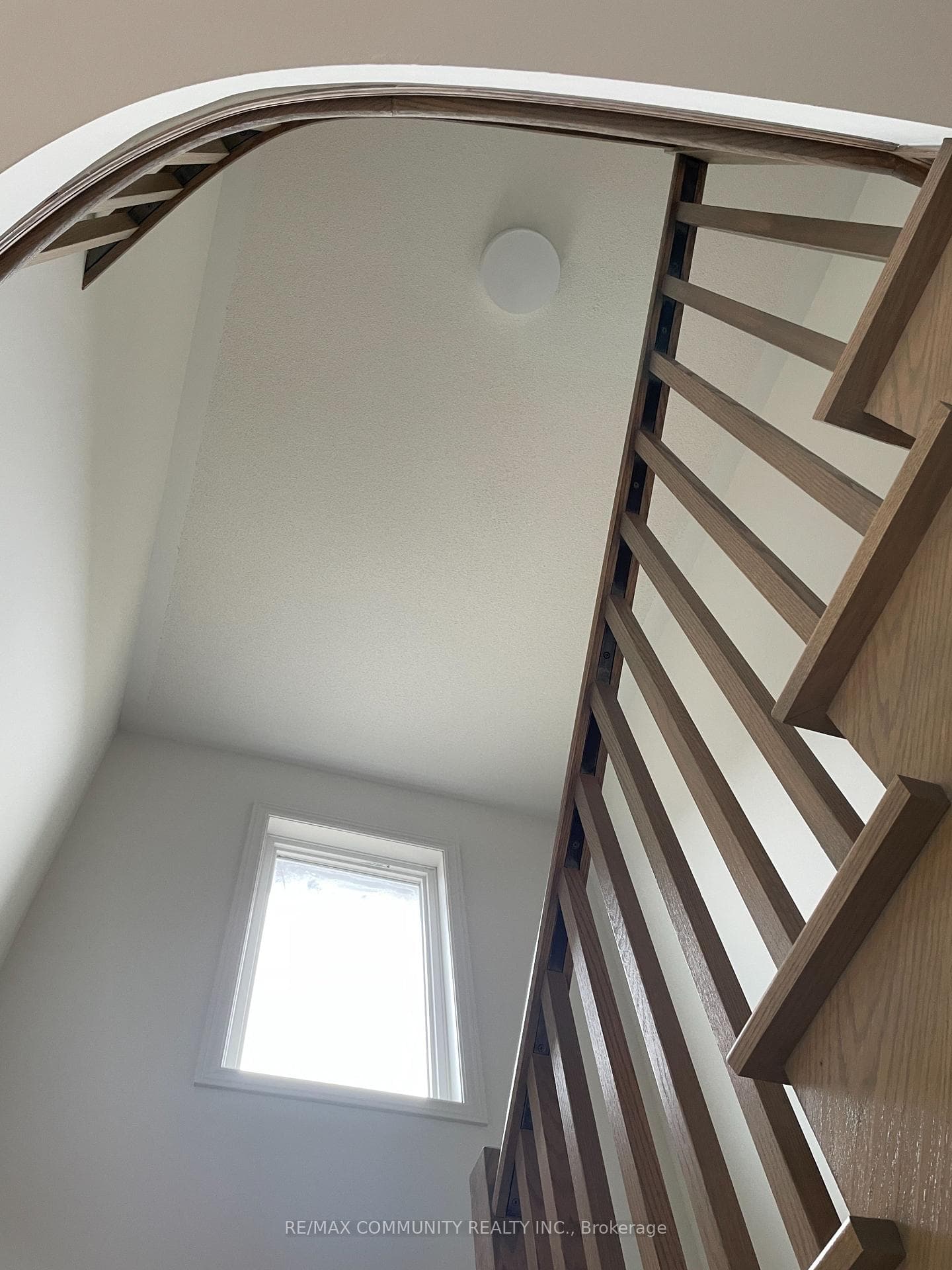 528 Trevor Street photo 8