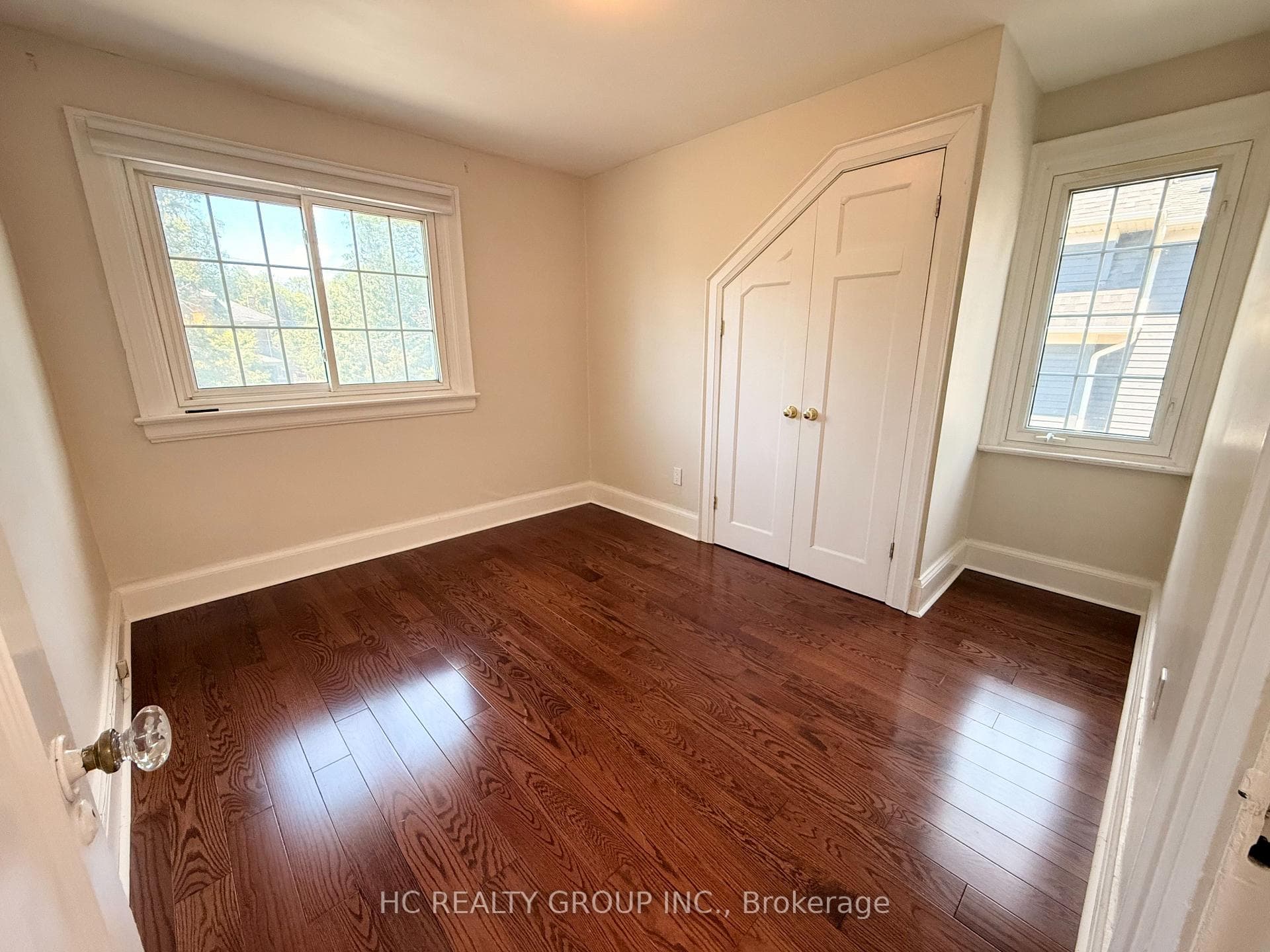 398 Maple Avenue photo 27
