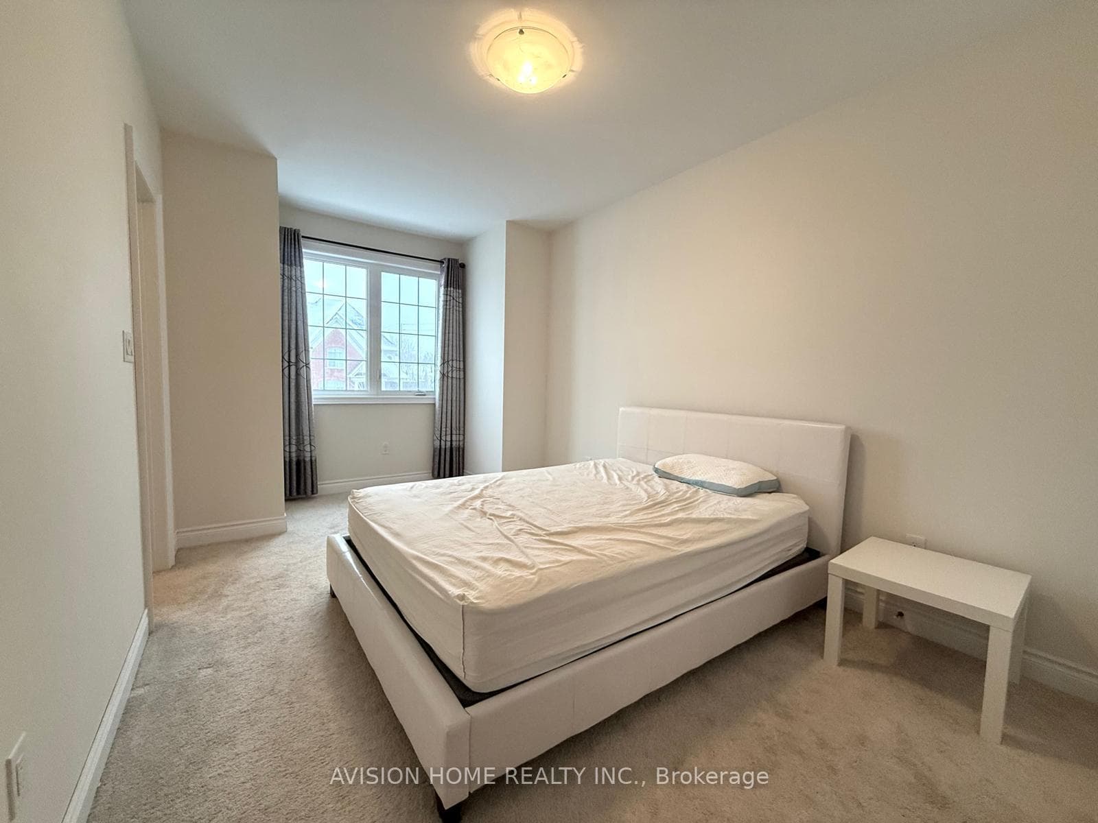 298 Angus Glen Boulevard photo 18
