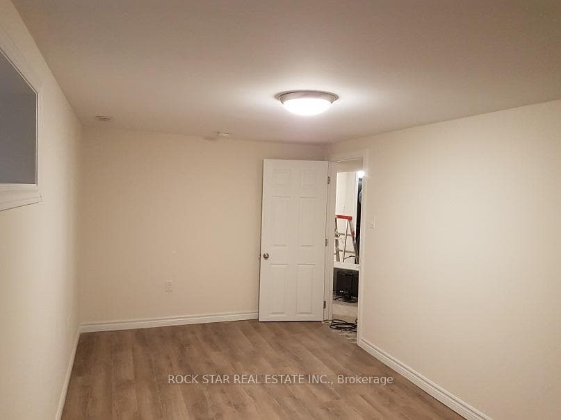 324 East 33rd Street photo 25