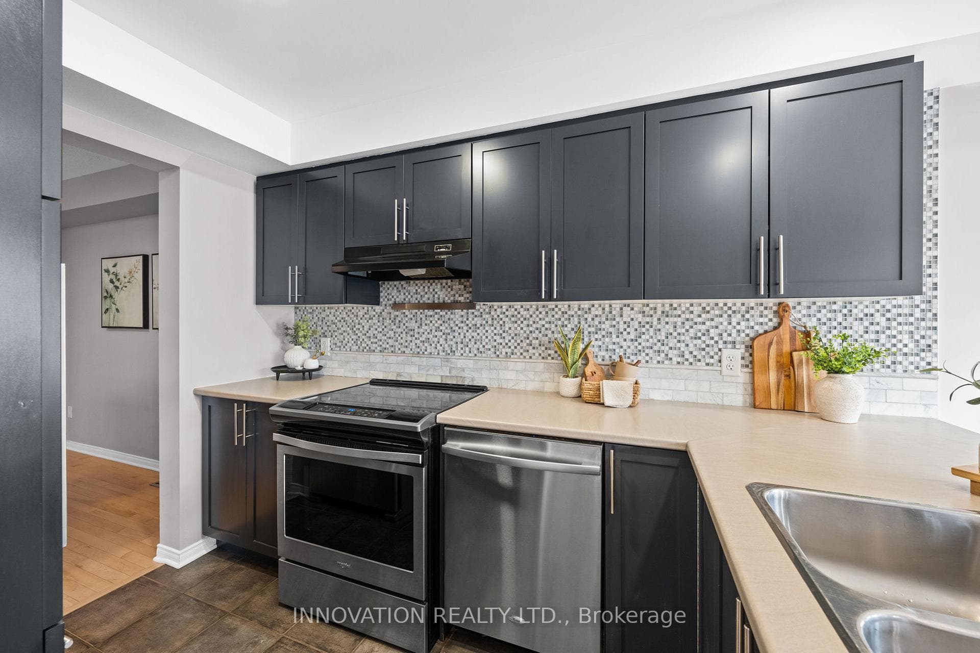 565 Dalewood Crescent photo 12