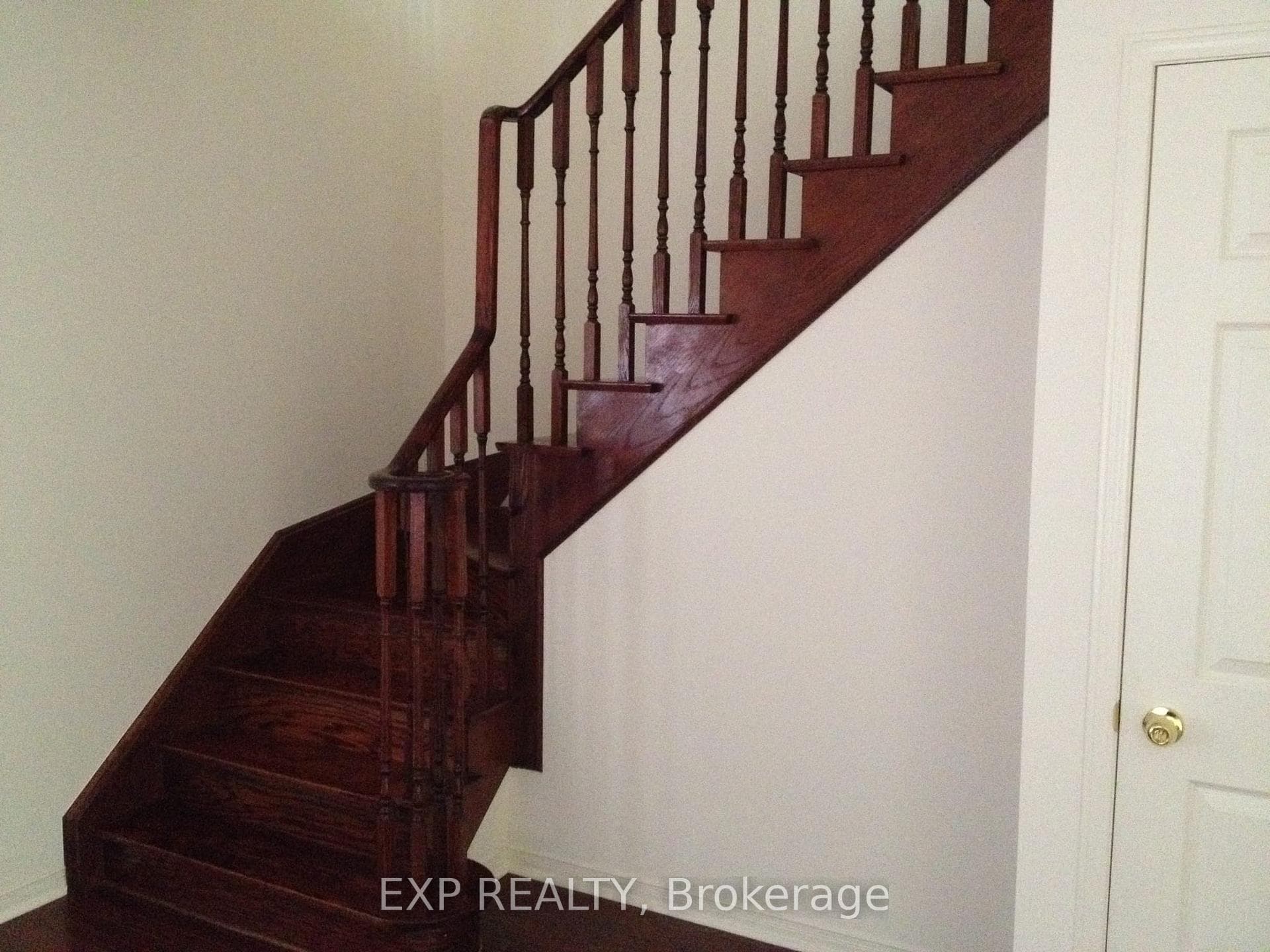 247 Checkerberry Crescent photo 4