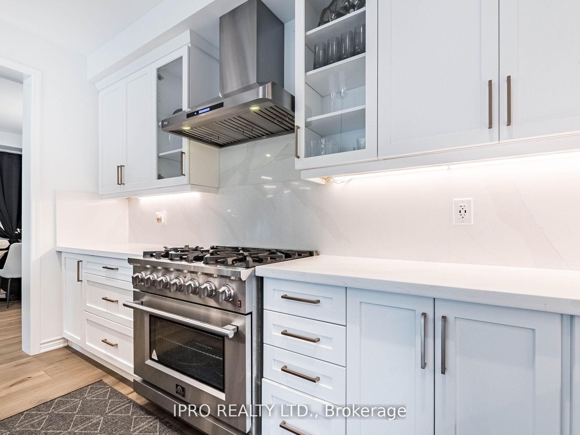 1406 Lobelia Crescent photo 22