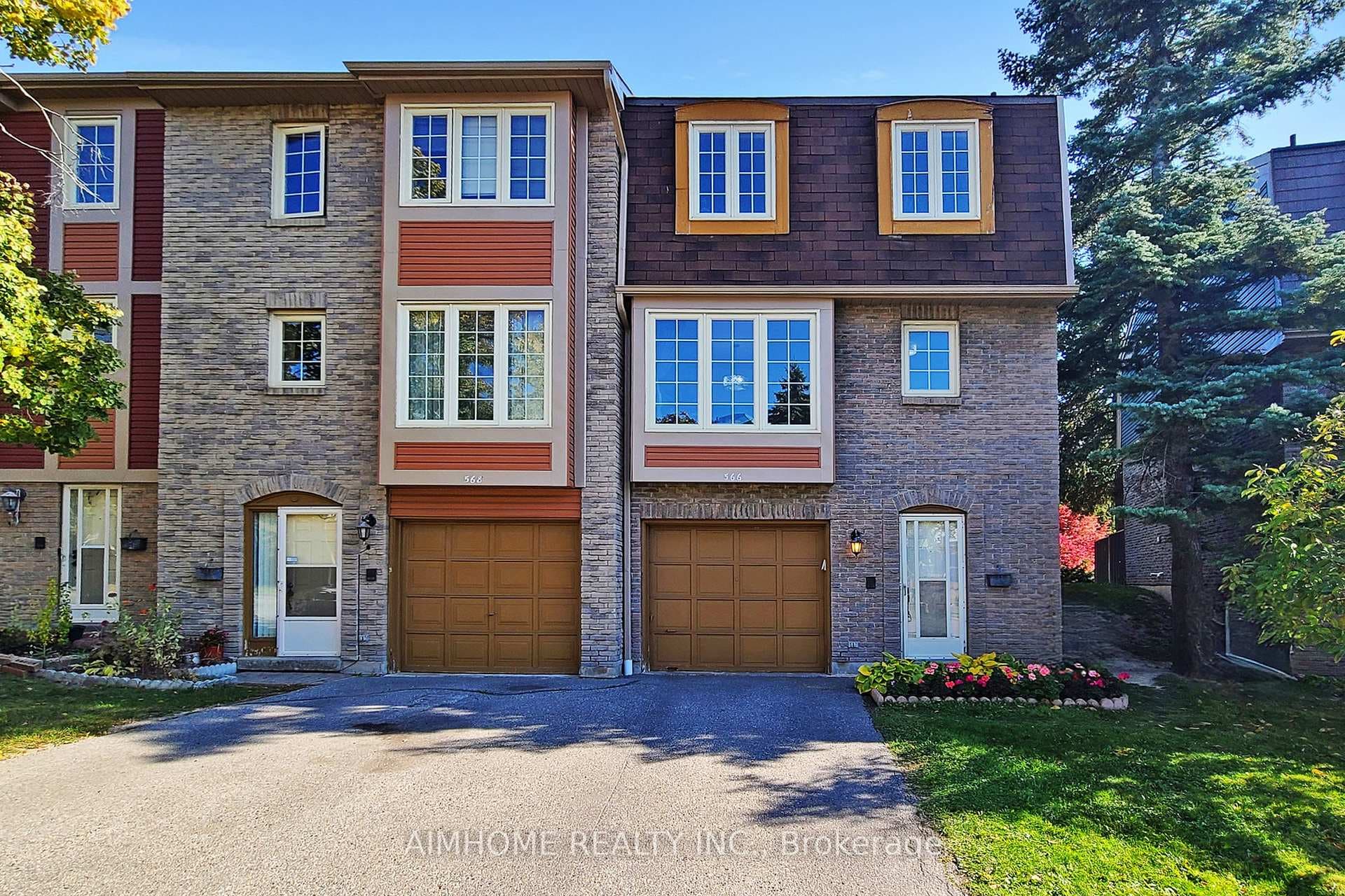 566 Sandhurst Circle photo 1