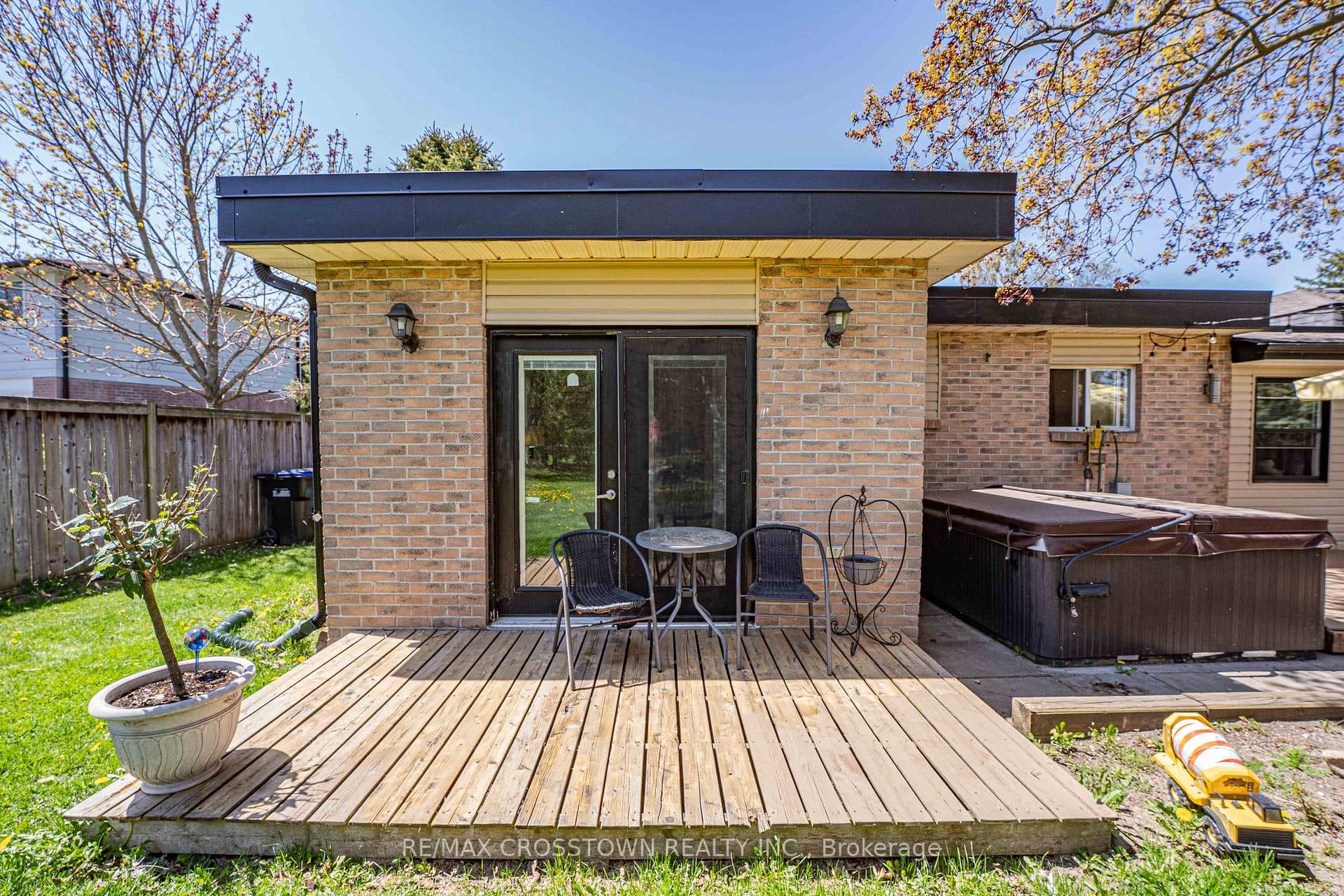 204 Camilla Crescent photo 29