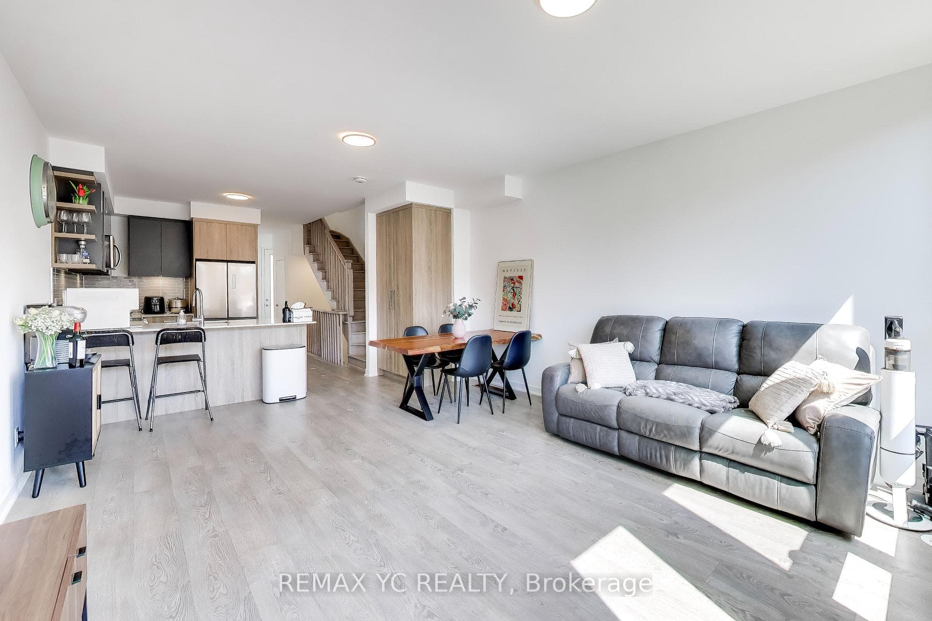 18 Deep Roots Terrace photo 2