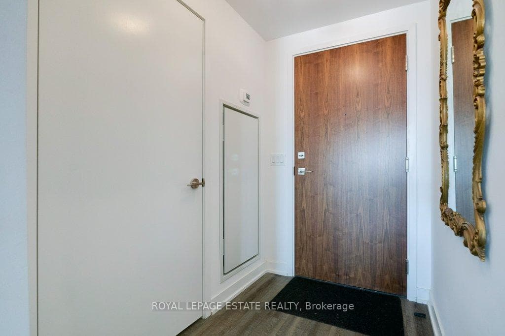 665 Queen Street Unit 403 photo 12