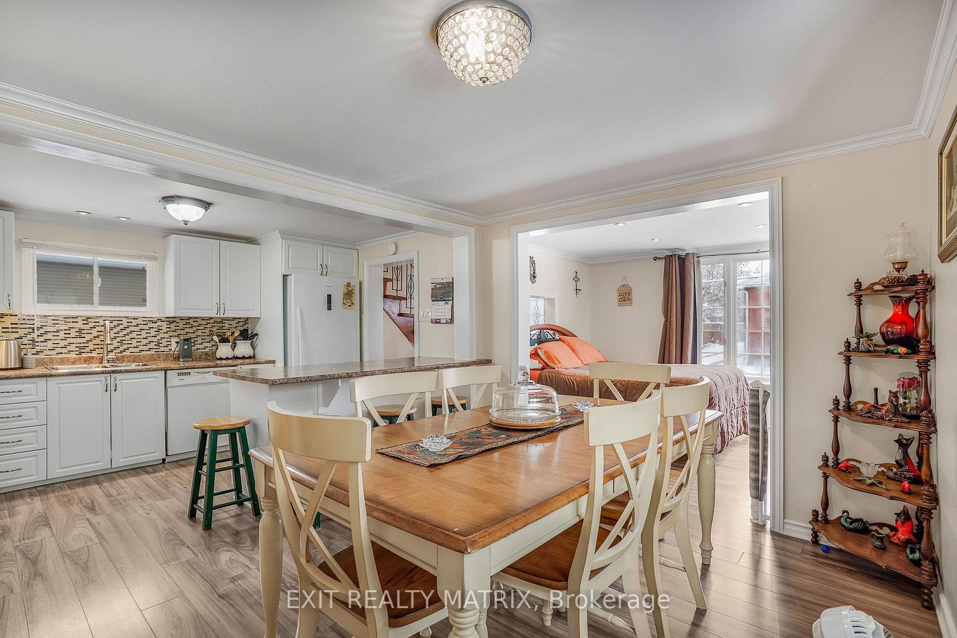 236 Genevieve Street photo 11