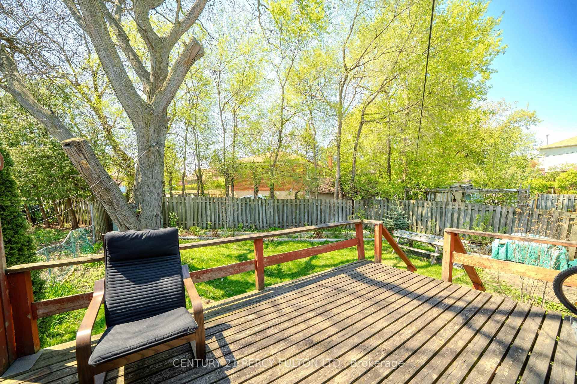 98 Mossbank Drive photo 46