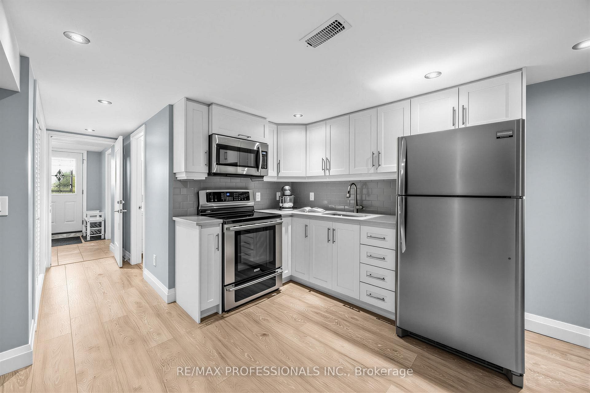 215 Gilbert Avenue photo 27