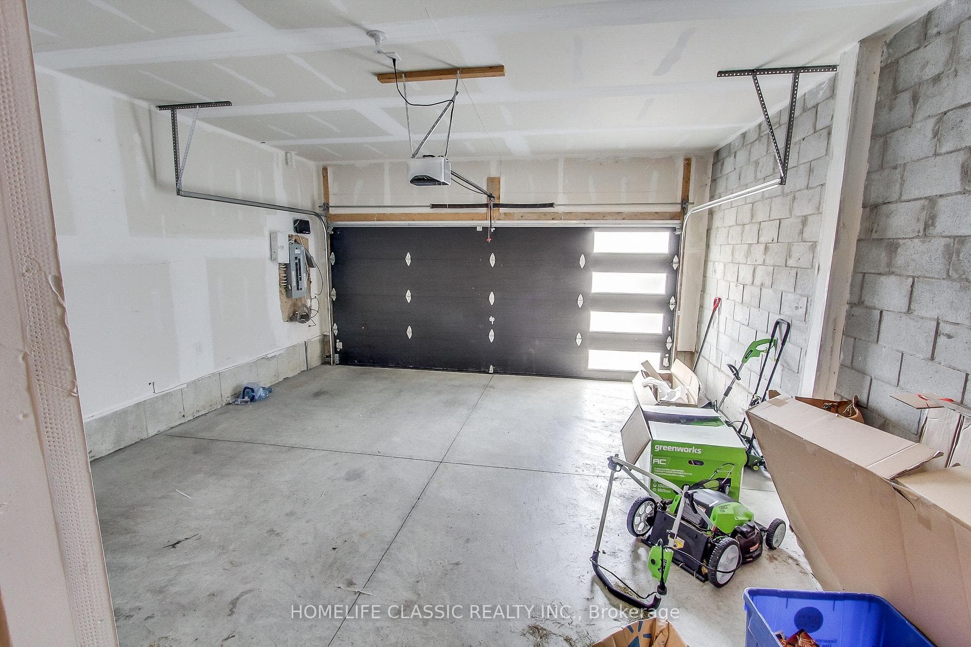 103 Greenwich Avenue photo 36