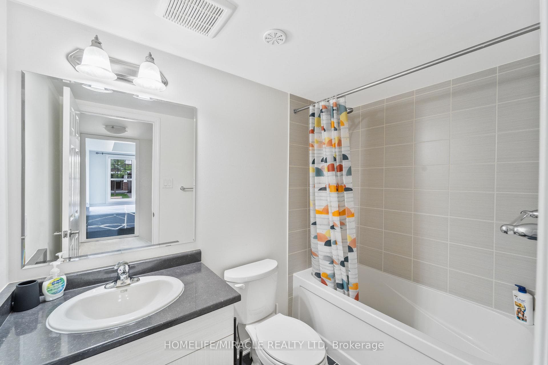 24 Metro Crescent photo 8
