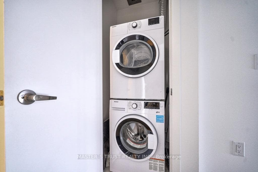 955 Bay Street Unit 3001 photo 20