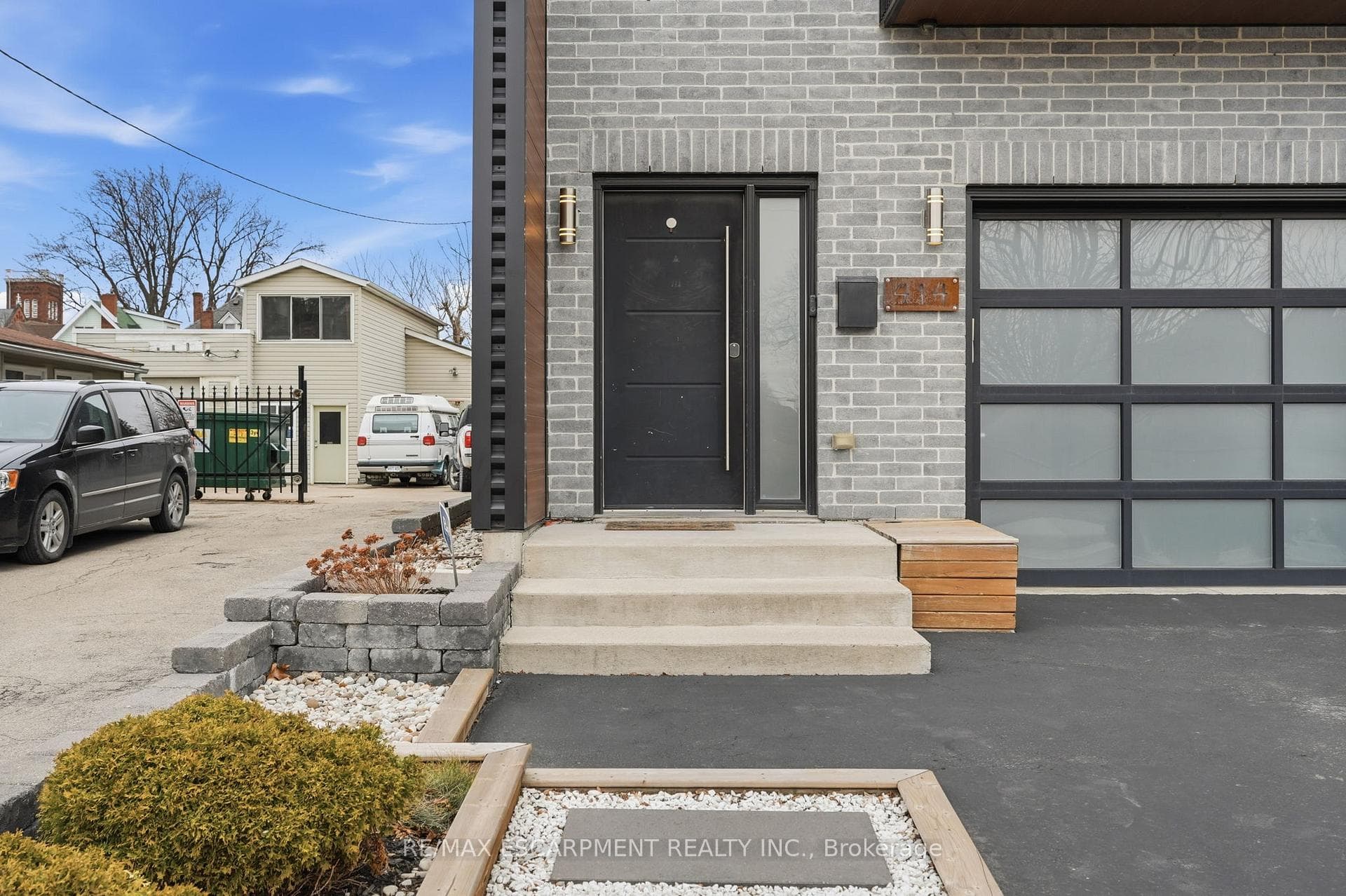414 JOHN Street photo 4