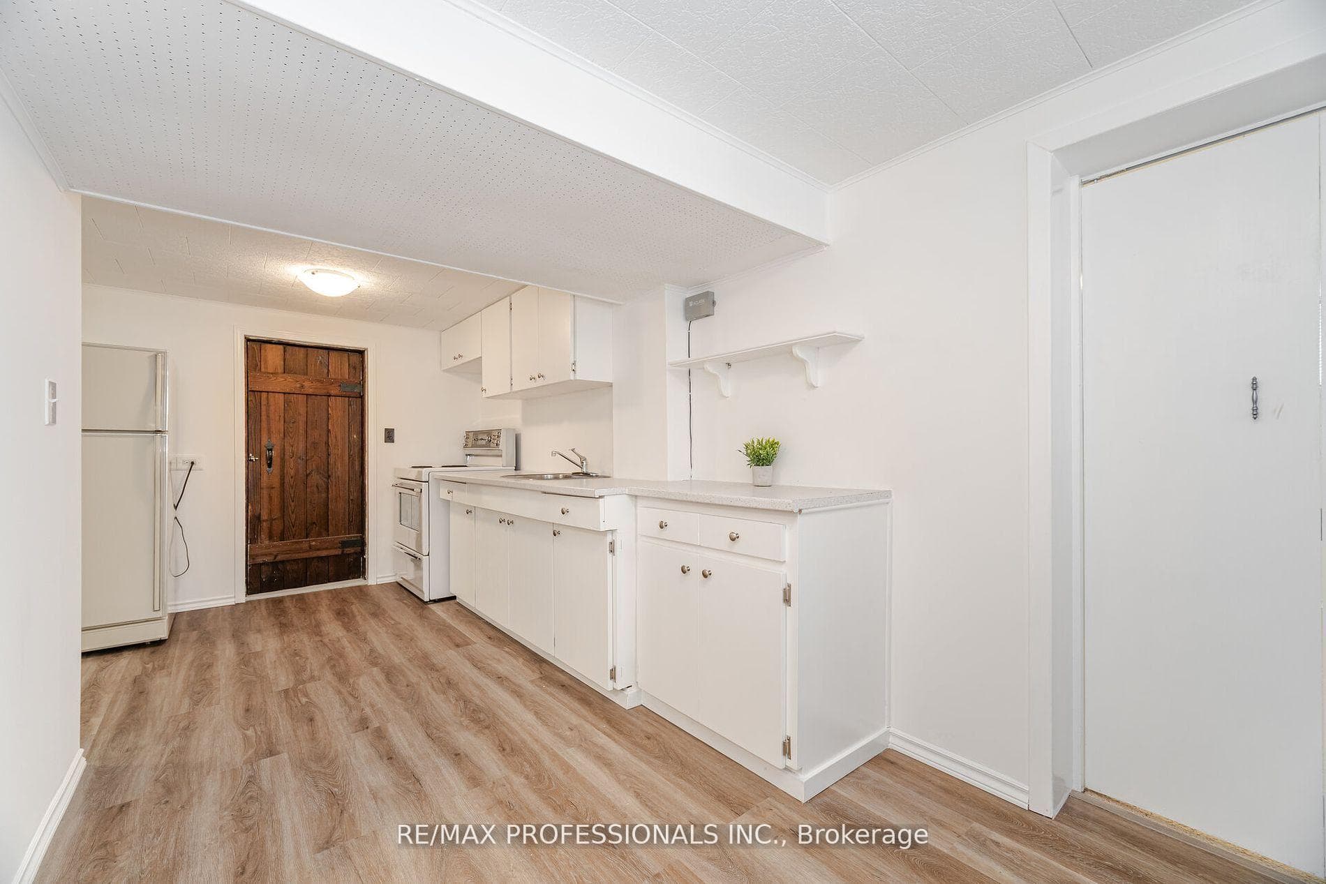 132 Wyndale Drive photo 28