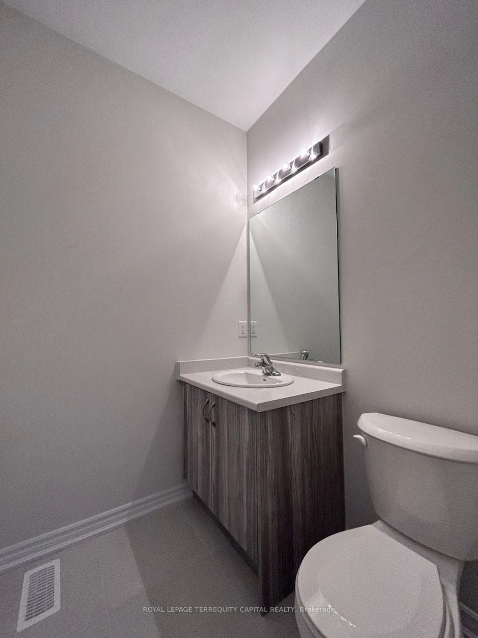 26 Valleybrook Road Unit Upper photo 4