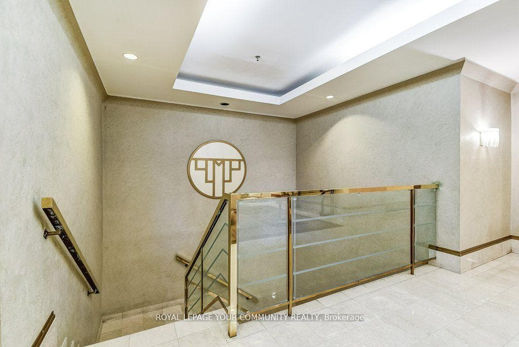 88 Corporate Drive Unit 1817 photo 4