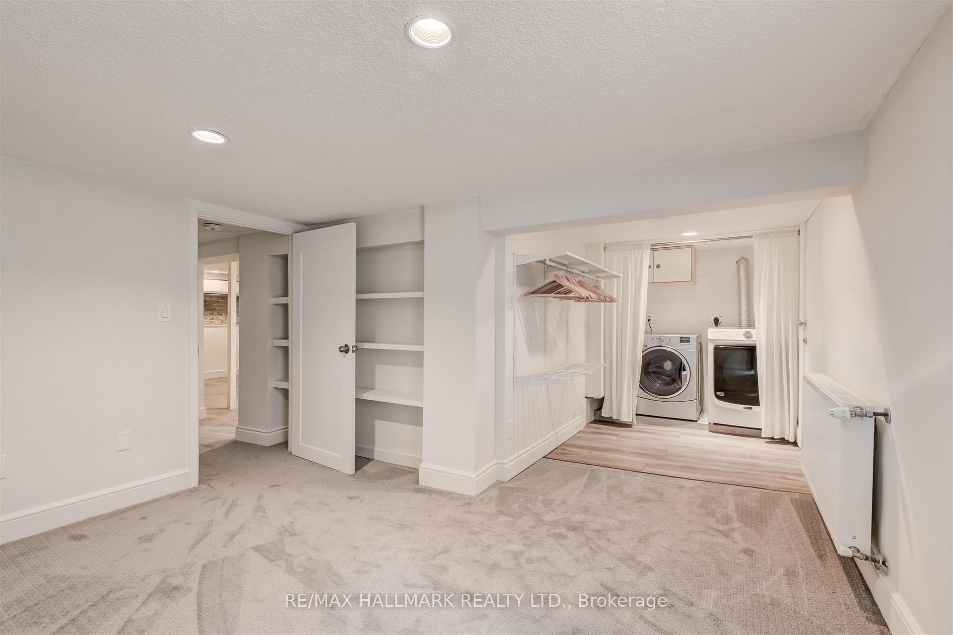 584 Logan Avenue photo 21