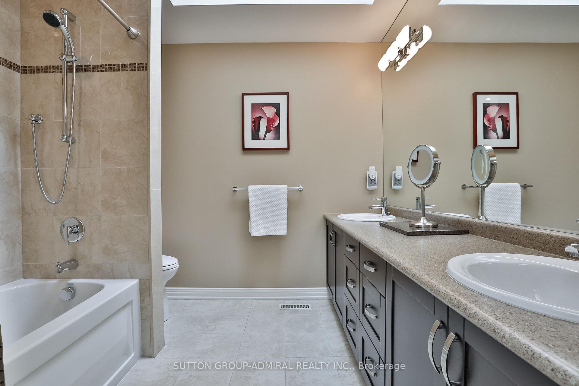 135 Heatherton Way photo 36