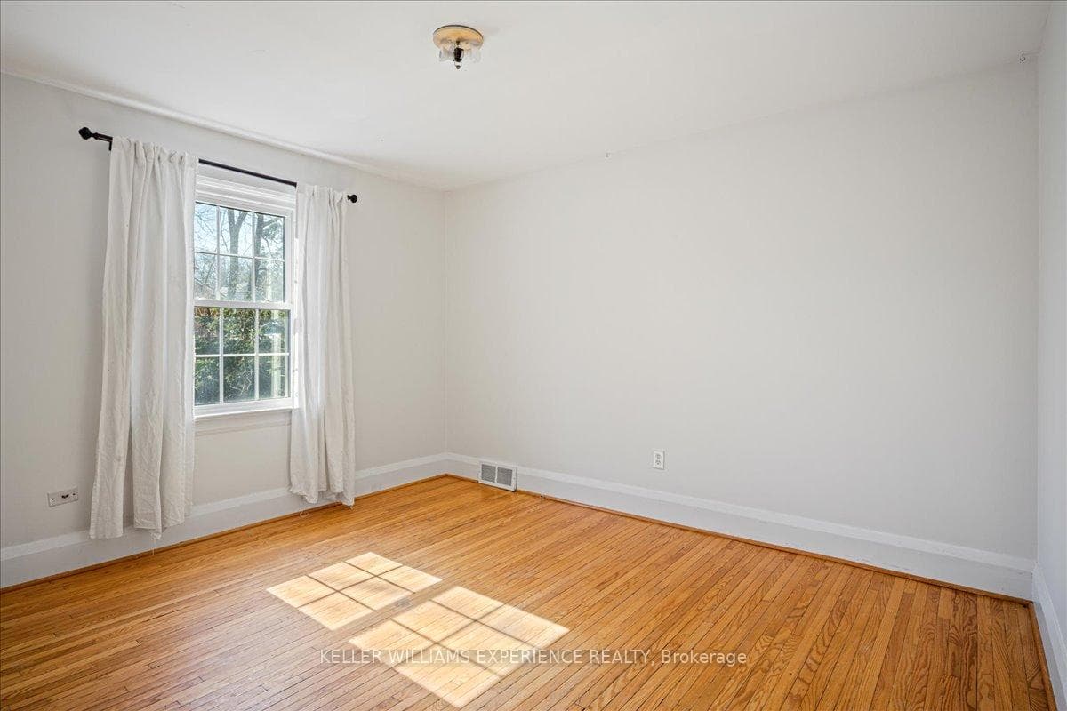 96 Drury Lane photo 23