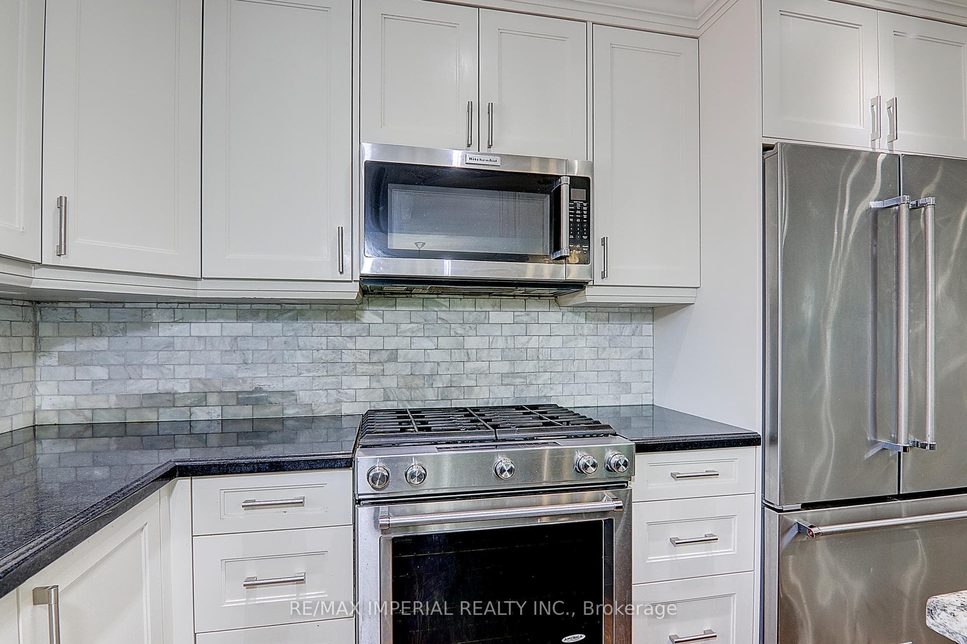 53 Saybrook Avenue photo 19