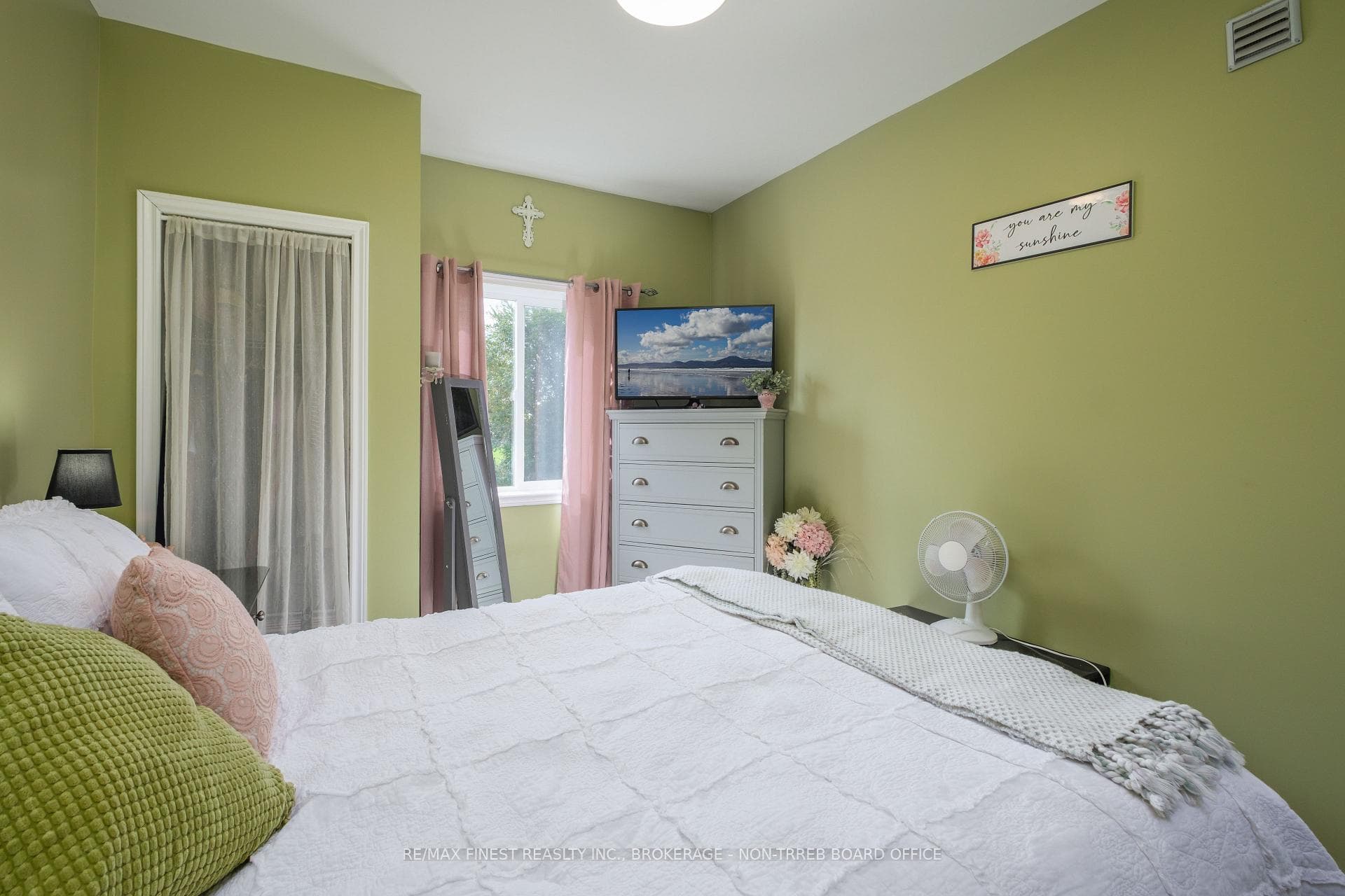 1087 Melville Road photo 29