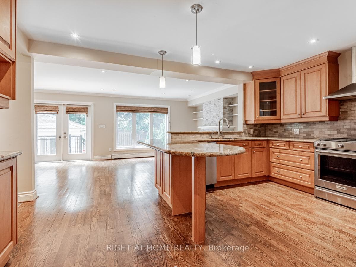 219 Briar Hill Avenue photo 9