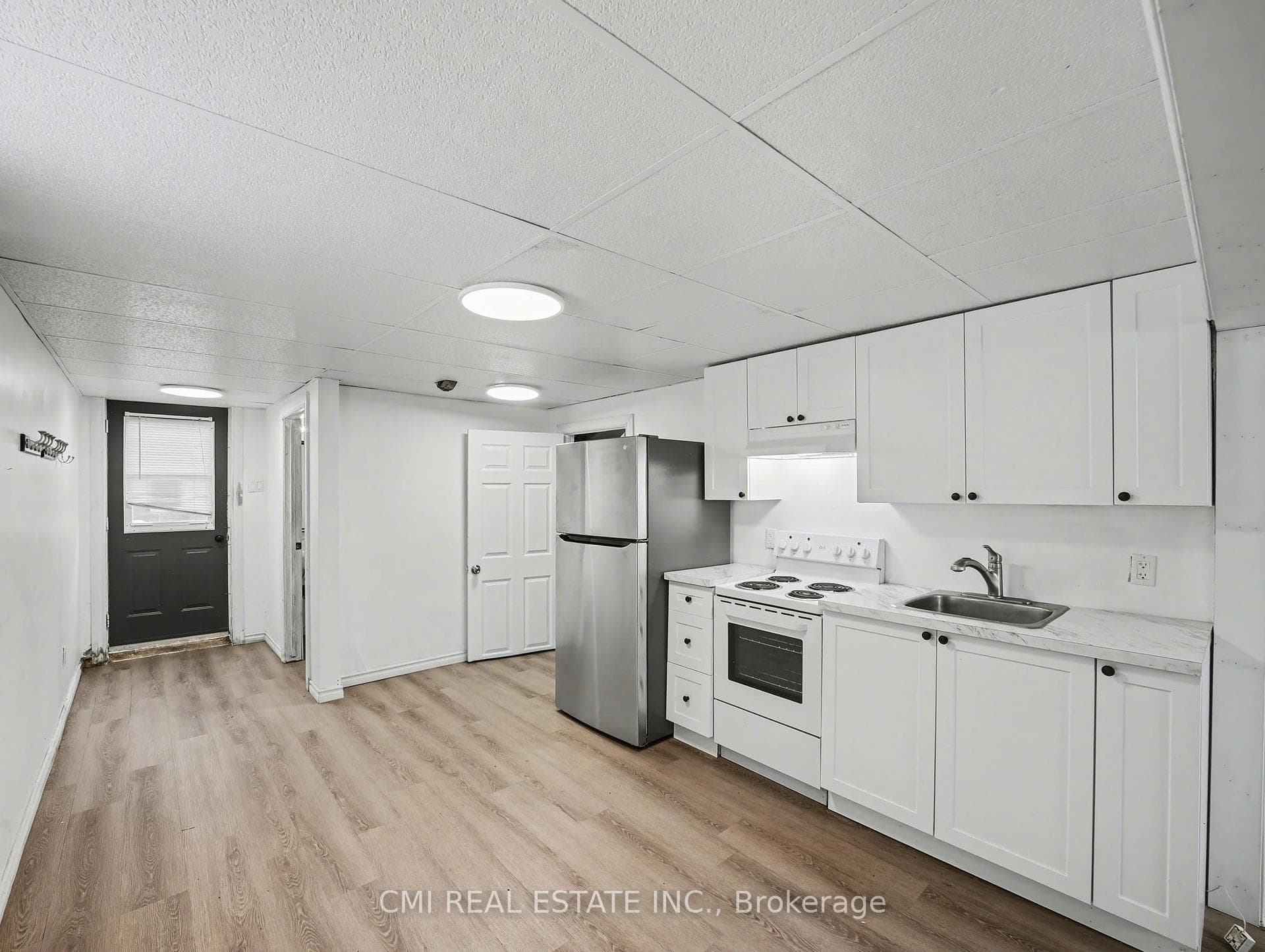 4306 East Avenue photo 27