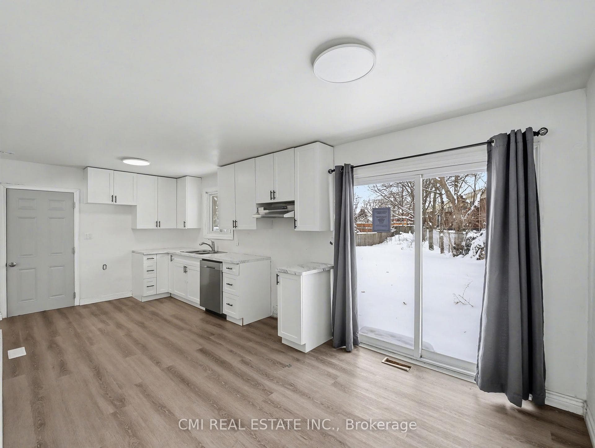 4306 East Avenue photo 3