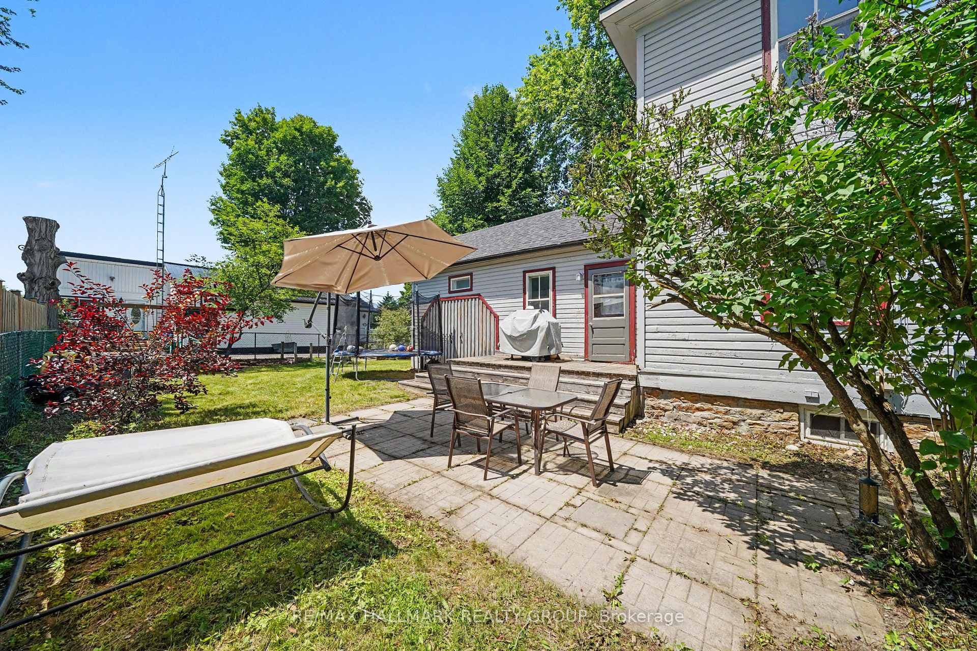 98 Drummond Street photo 37