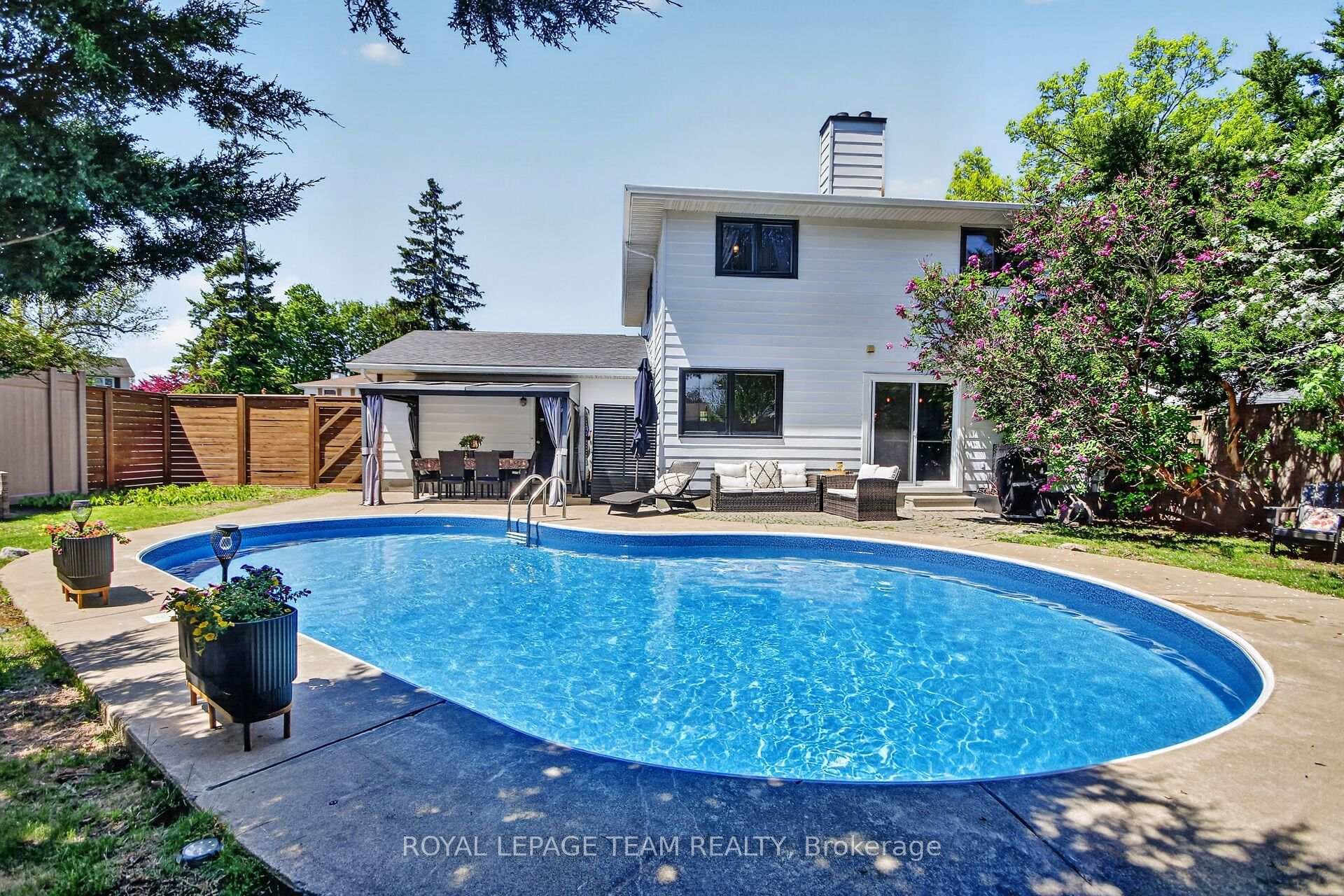 15 Markham Avenue photo 44